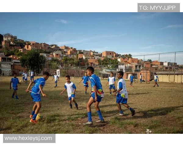 与足球明星的浪漫恋情：追逐梦想与爱情的双重赛场