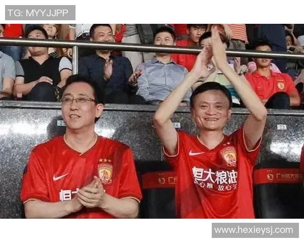 足球明星的魅力与妻子们的优雅风采共同谱写的爱情故事